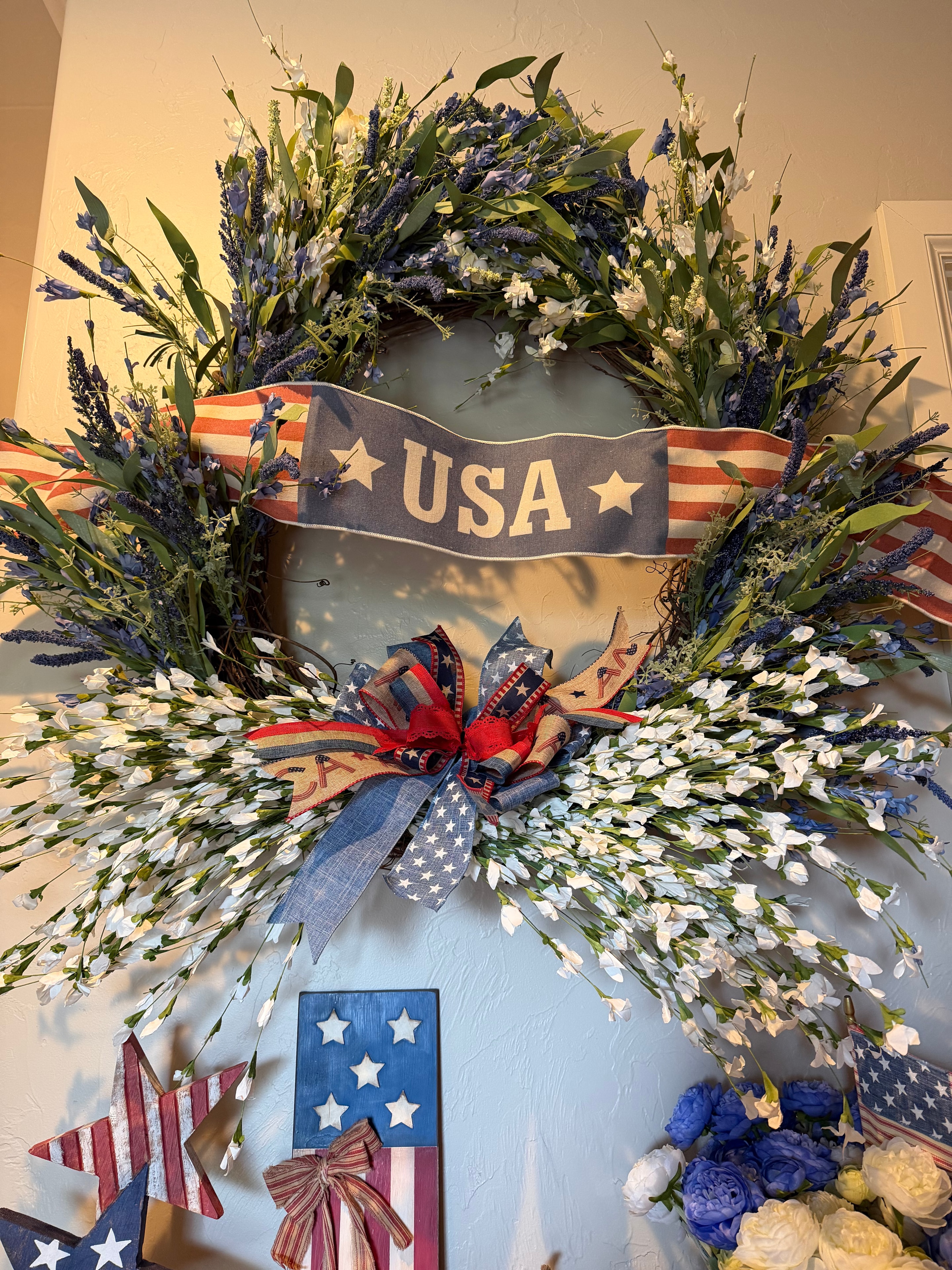 Patriotic USA wreath with lavender flowers